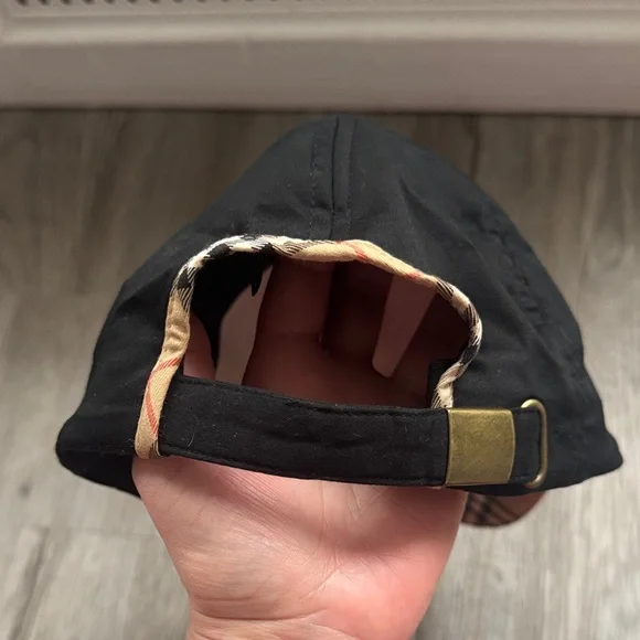 Burberry Classic Golf Hat - Picture 3 of 6